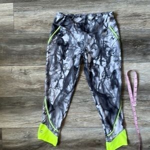 Avia pants workout leggings size small black, white marbled with neon green trim